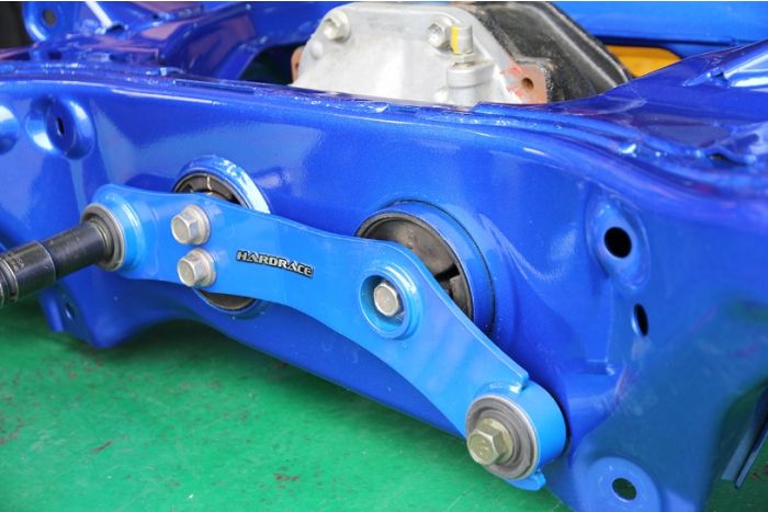 REAR DIFFERENTIAL SUPPORT ARM ( Uprated Rubber )